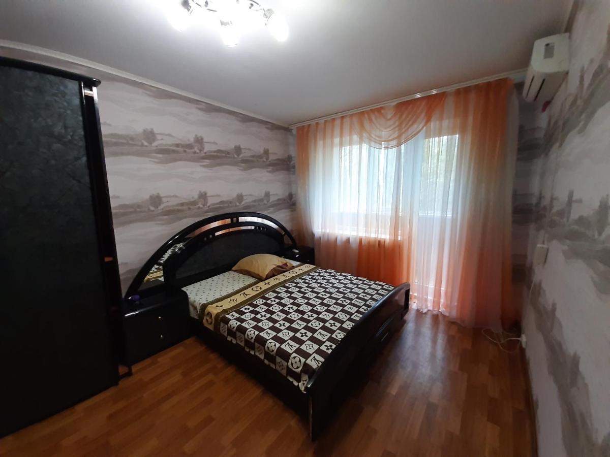 Трёхкомнатные Апартаменты Kryvyi Rih Exterior foto
